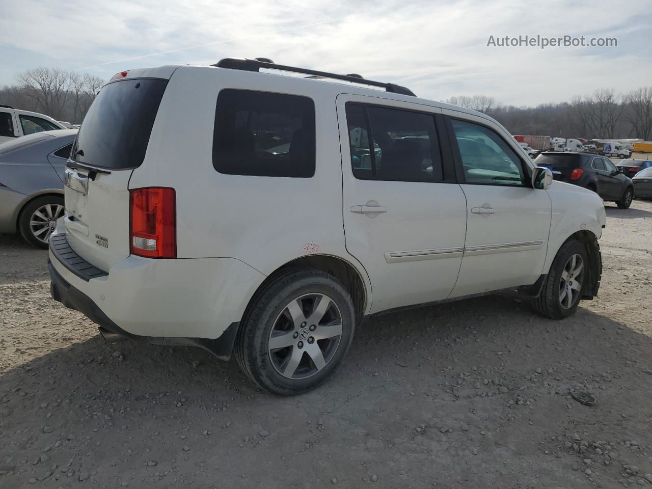 2015 Honda Pilot Touring White vin: 5FNYF4H90FB046157