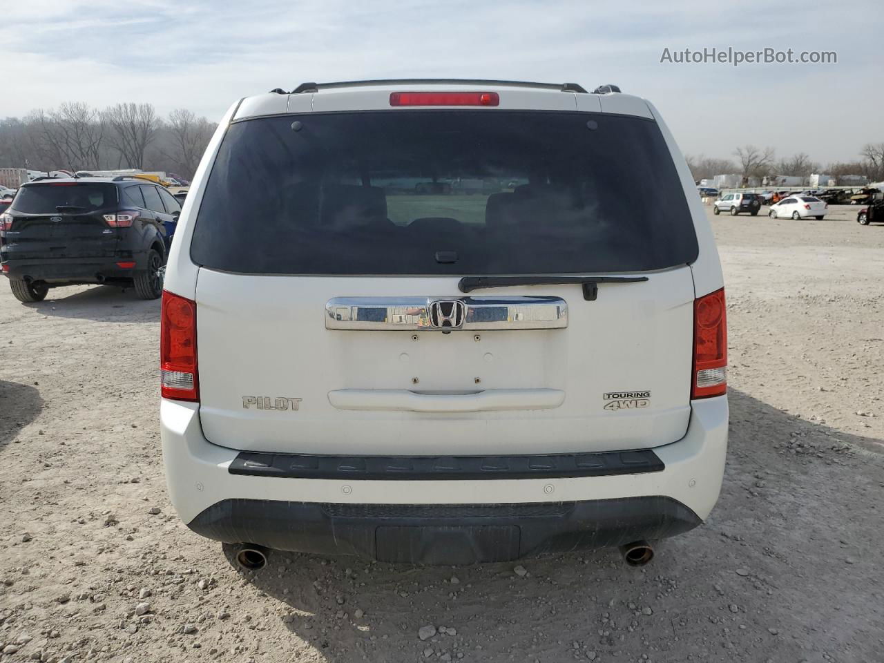 2015 Honda Pilot Touring White vin: 5FNYF4H90FB046157