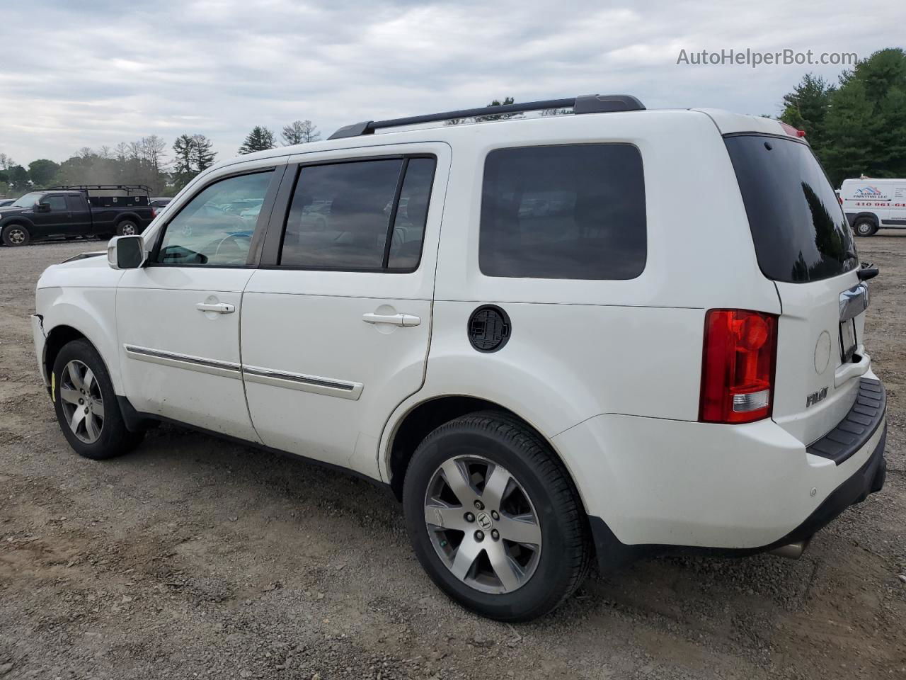 2013 Honda Pilot Touring White vin: 5FNYF4H91DB084073