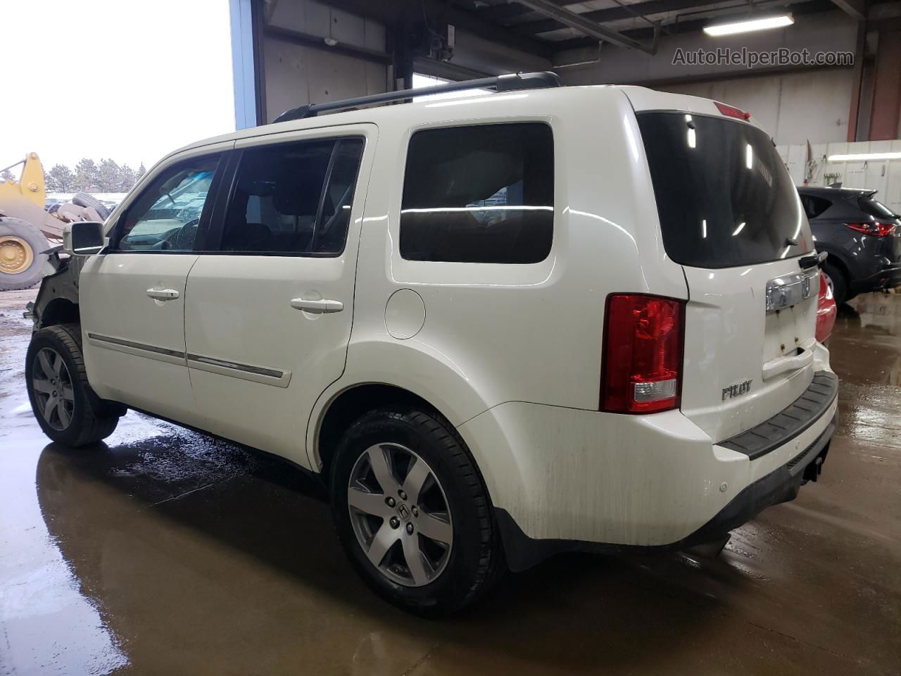 2015 Honda Pilot Touring White vin: 5FNYF4H92FB046158