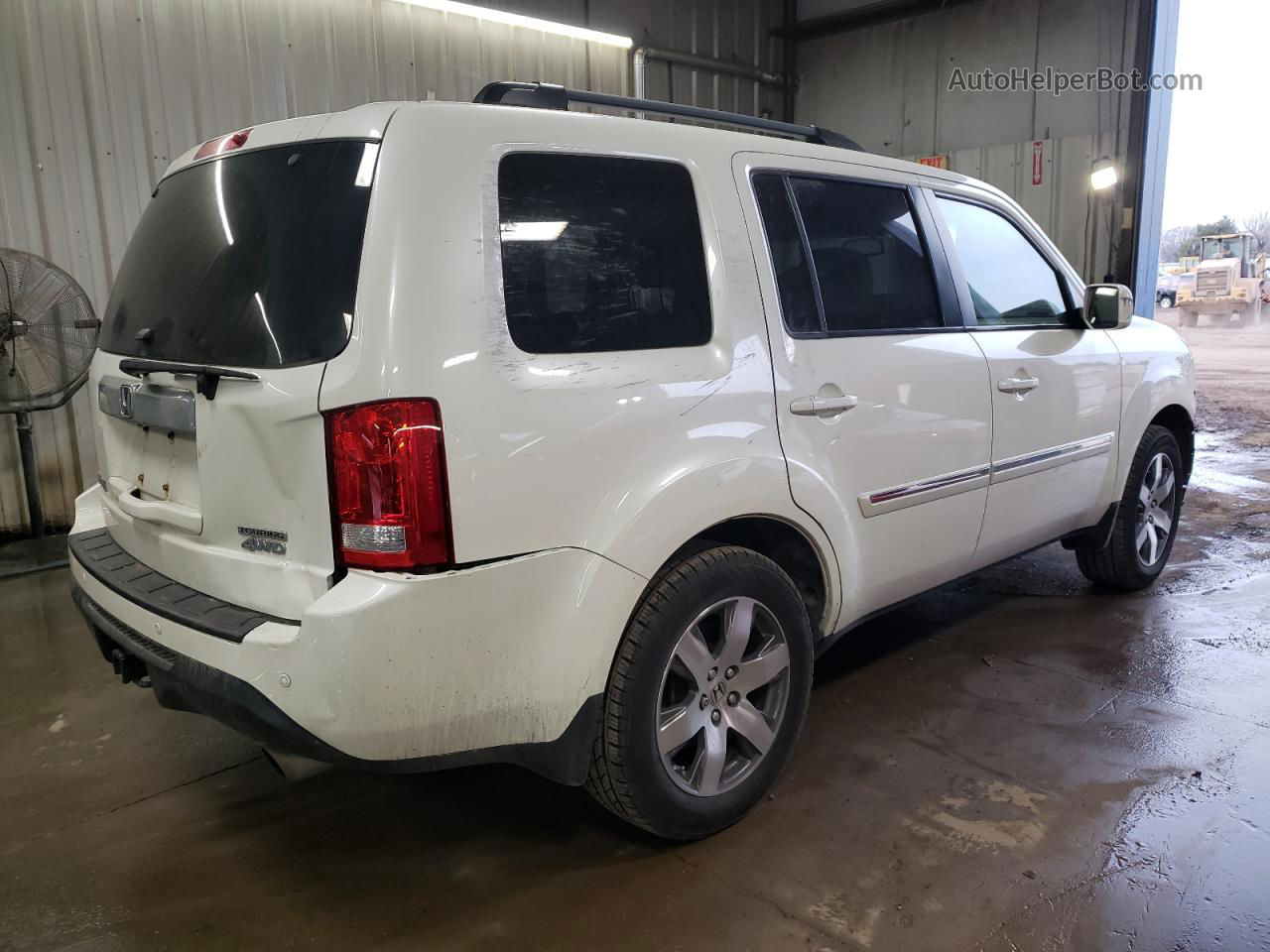 2015 Honda Pilot Touring White vin: 5FNYF4H92FB046158