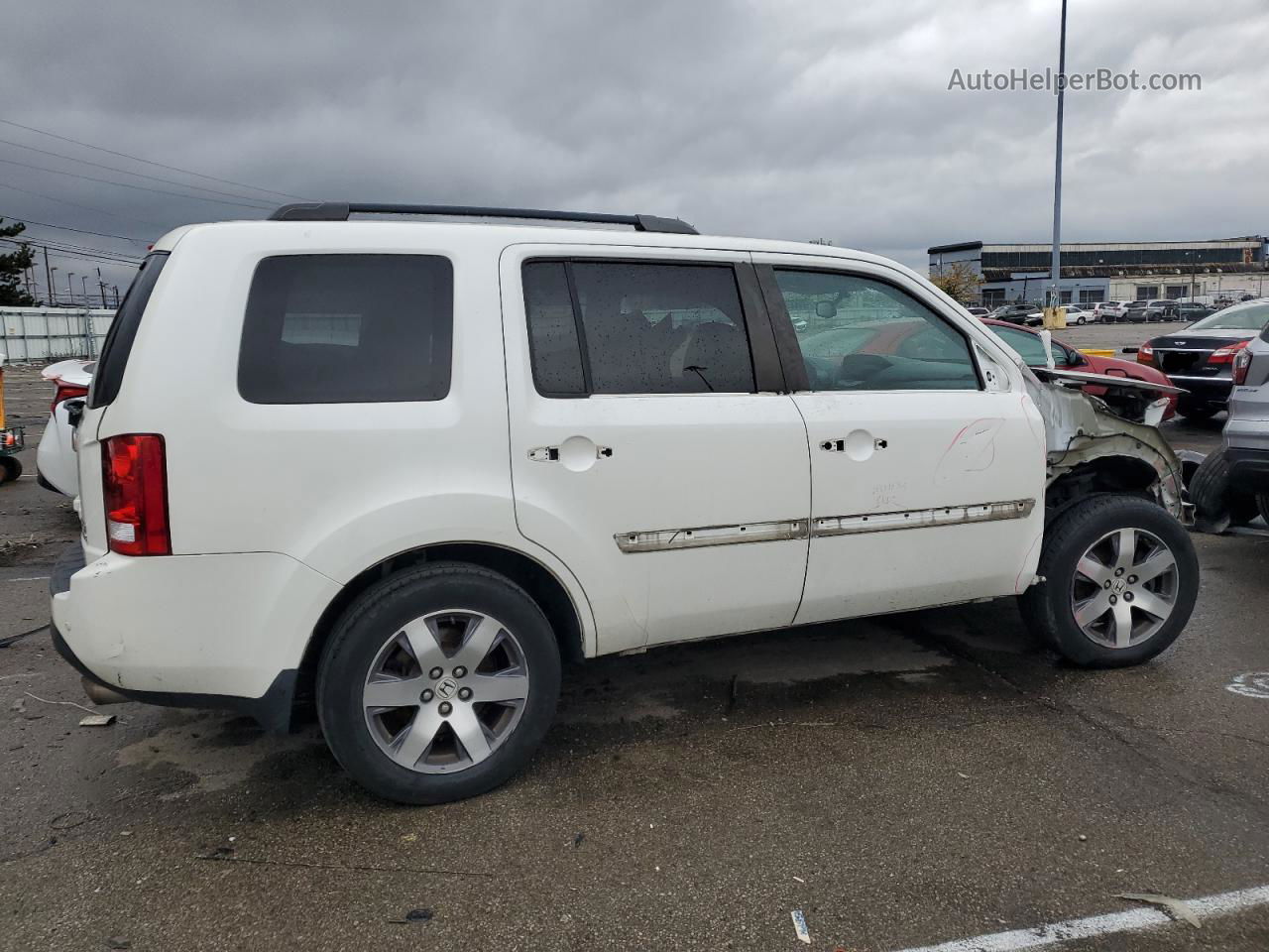 2013 Honda Pilot Touring White vin: 5FNYF4H97DB047741