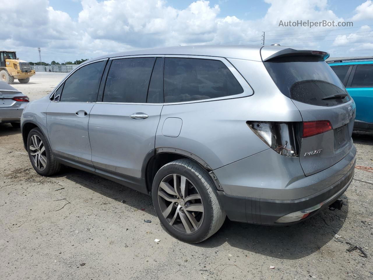 2017 Honda Pilot Touring Серебряный vin: 5FNYF5H90HB045261