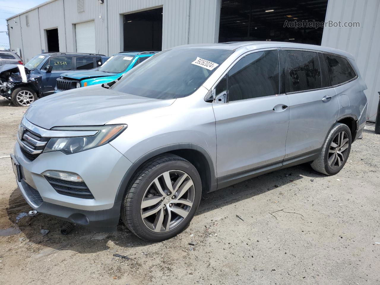 2017 Honda Pilot Touring Silver vin: 5FNYF5H90HB045261