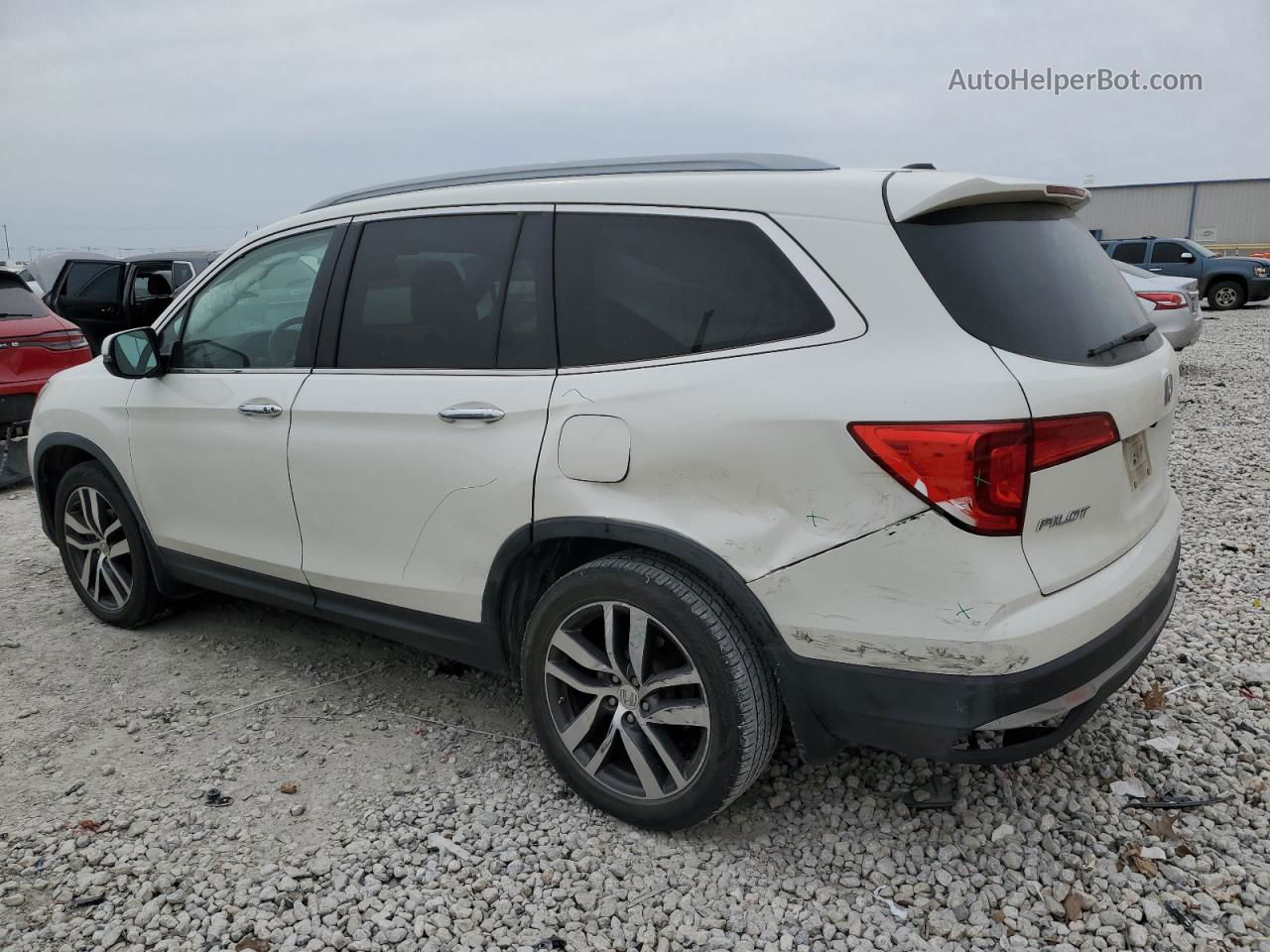 2016 Honda Pilot Touring White vin: 5FNYF5H93GB036360