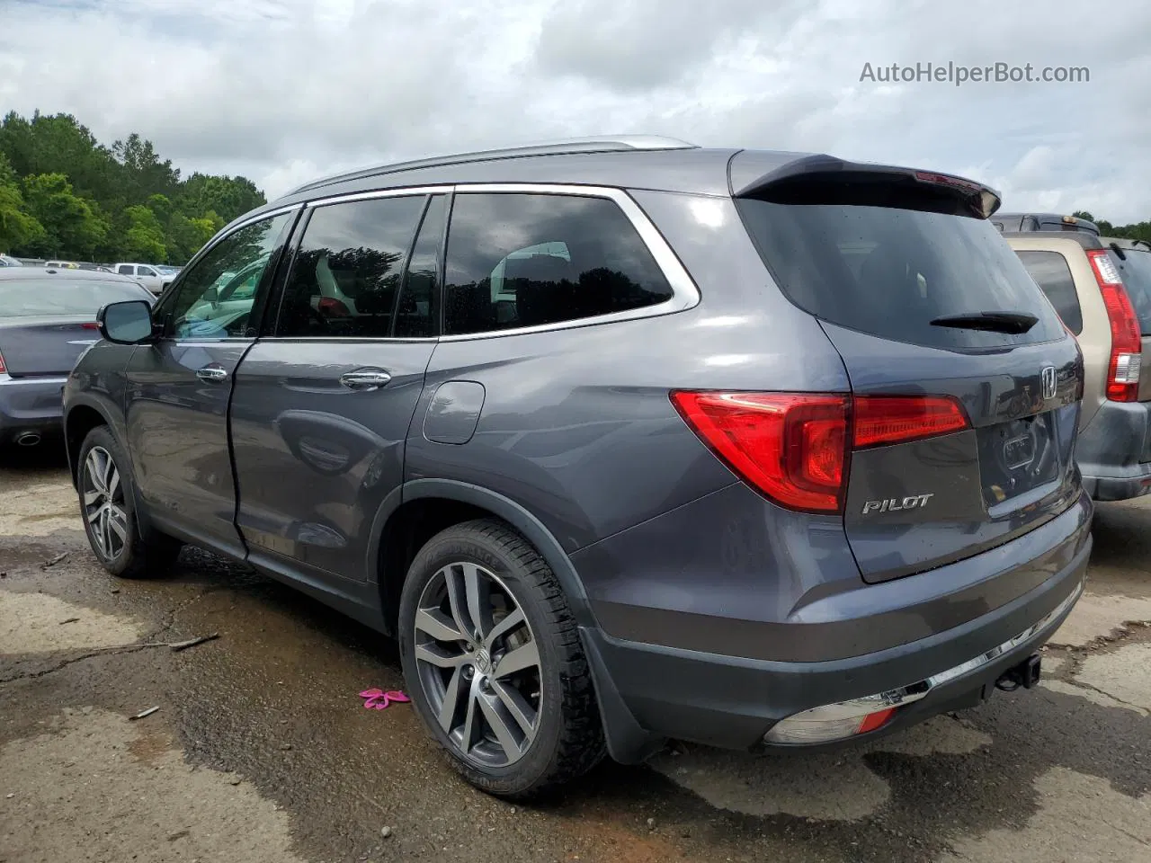 2017 Honda Pilot Touring Gray vin: 5FNYF5H96HB001555