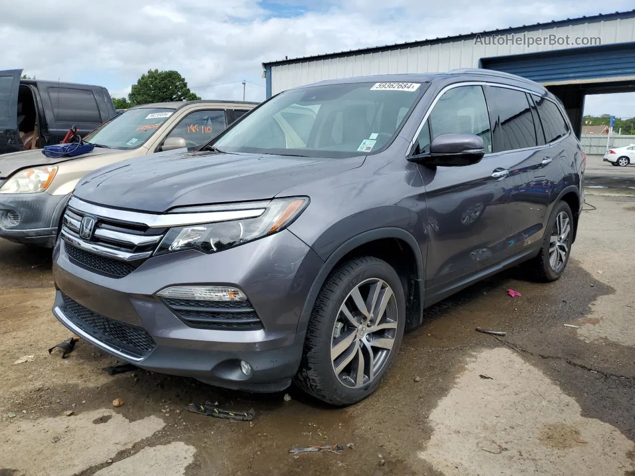 2017 Honda Pilot Touring Gray vin: 5FNYF5H96HB001555