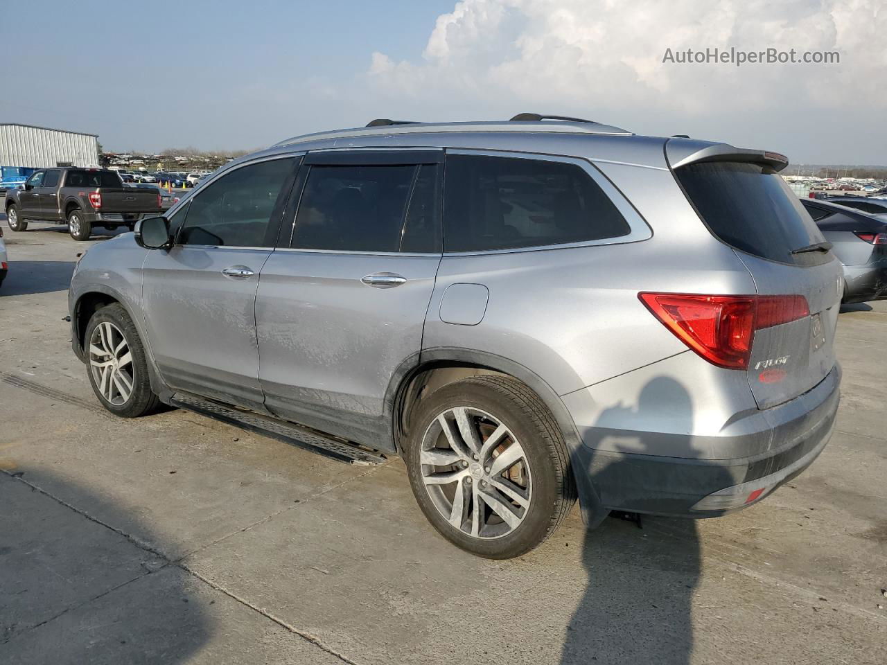 2016 Honda Pilot Touring Silver vin: 5FNYF5H98GB006366