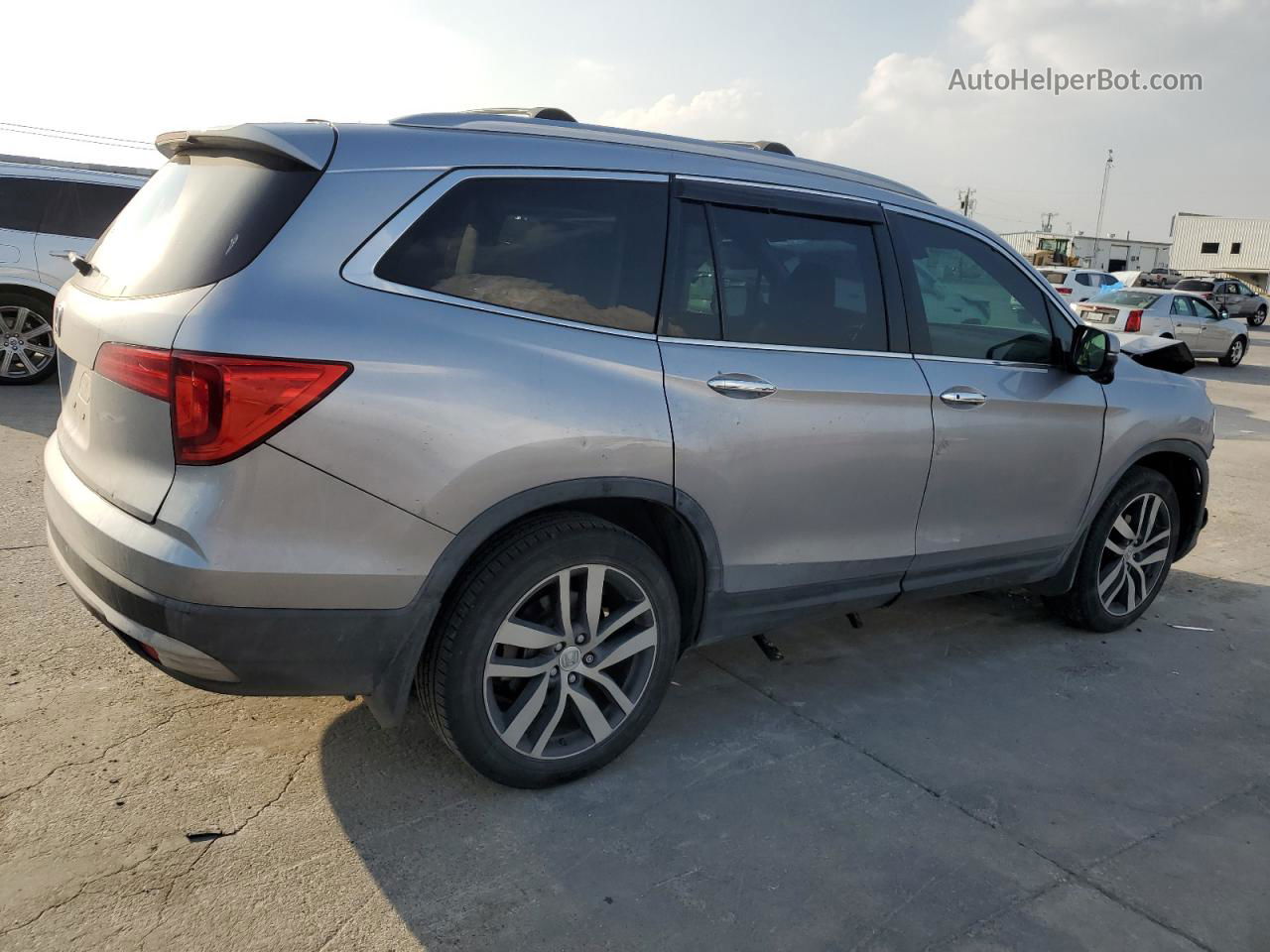 2016 Honda Pilot Touring Silver vin: 5FNYF5H98GB006366