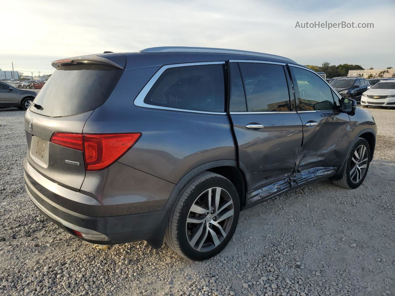 2017 Honda Pilot Touring Gray vin: 5FNYF5H98HB007633