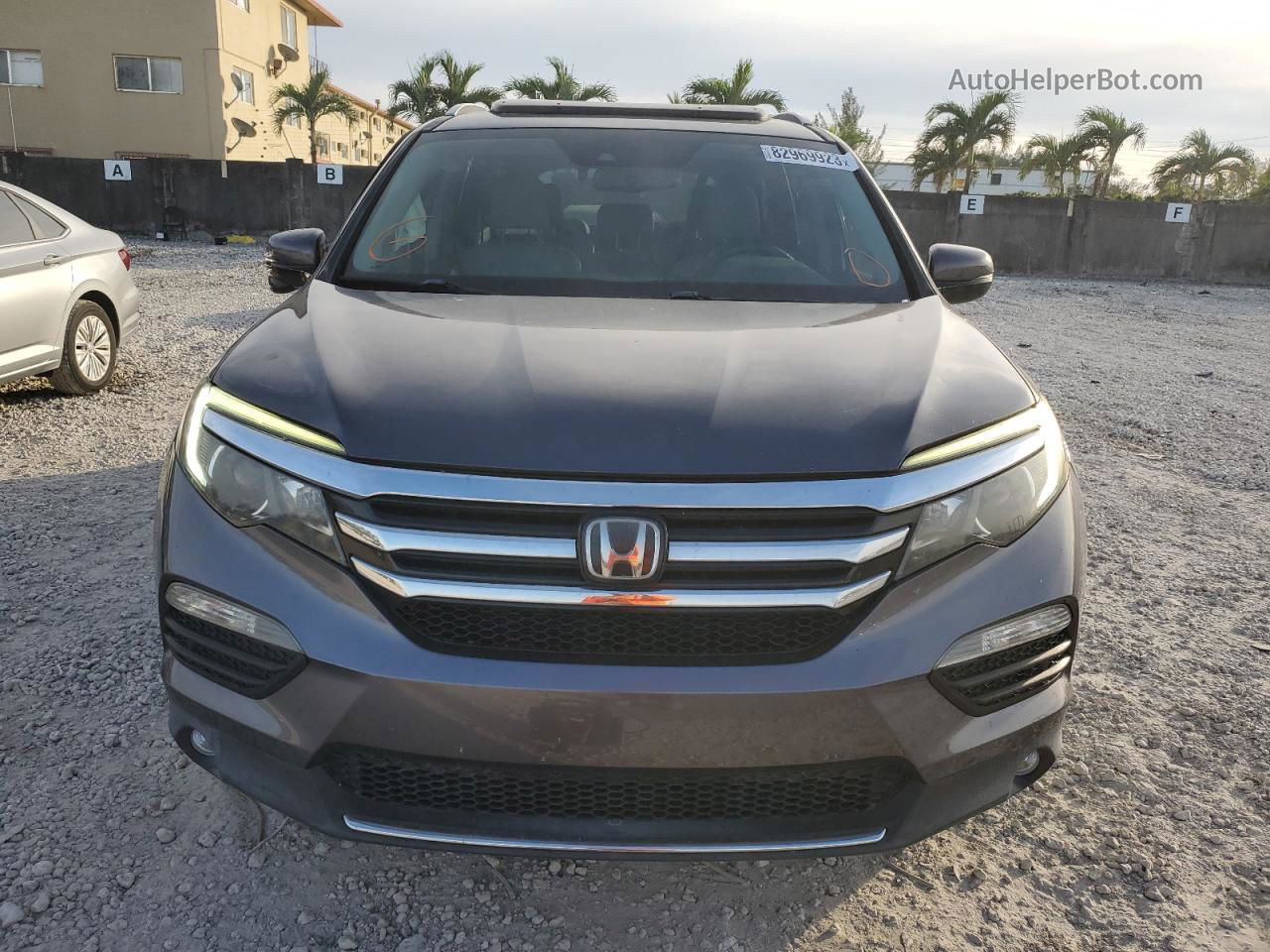 2017 Honda Pilot Touring Gray vin: 5FNYF5H98HB007633