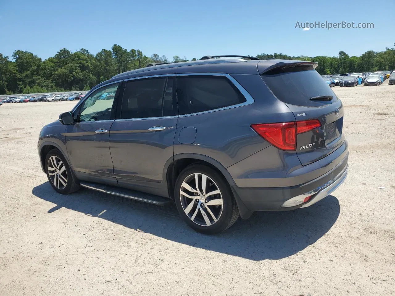 2017 Honda Pilot Touring Gray vin: 5FNYF5H98HB011570