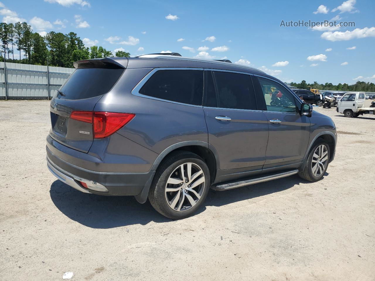 2017 Honda Pilot Touring Gray vin: 5FNYF5H98HB011570