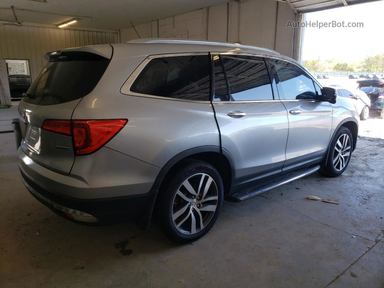 2016 Honda Pilot Touring Silver vin: 5FNYF5H99GB037349