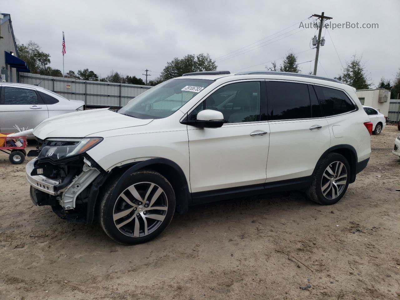 2016 Honda Pilot Touring White vin: 5FNYF5H9XGB038560