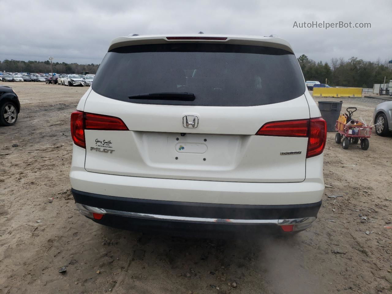 2016 Honda Pilot Touring White vin: 5FNYF5H9XGB038560