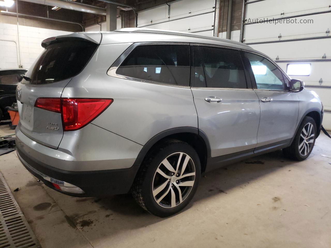 2017 Honda Pilot Elite Silver vin: 5FNYF6H01HB035412