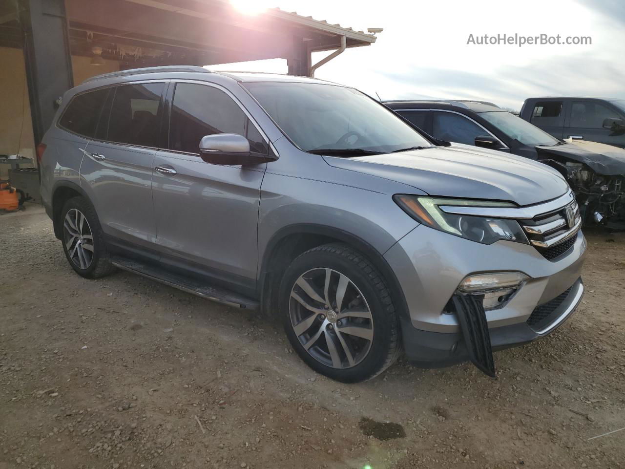 2016 Honda Pilot Elite Серебряный vin: 5FNYF6H04GB065616