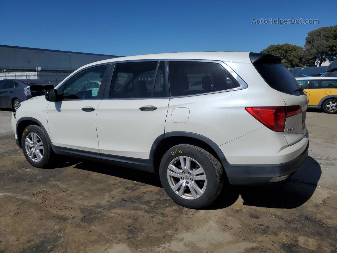 2016 Honda Pilot Lx White vin: 5FNYF6H19GB118707