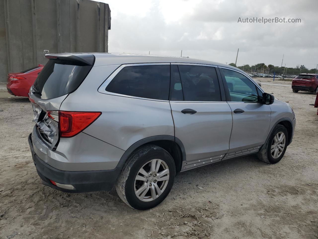 2016 Honda Pilot Lx Silver vin: 5FNYF6H1XGB011908