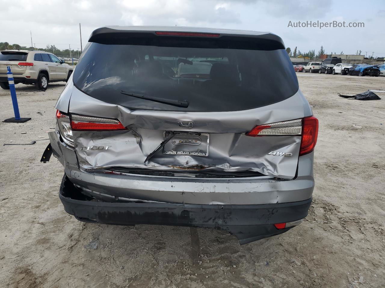 2016 Honda Pilot Lx Silver vin: 5FNYF6H1XGB011908