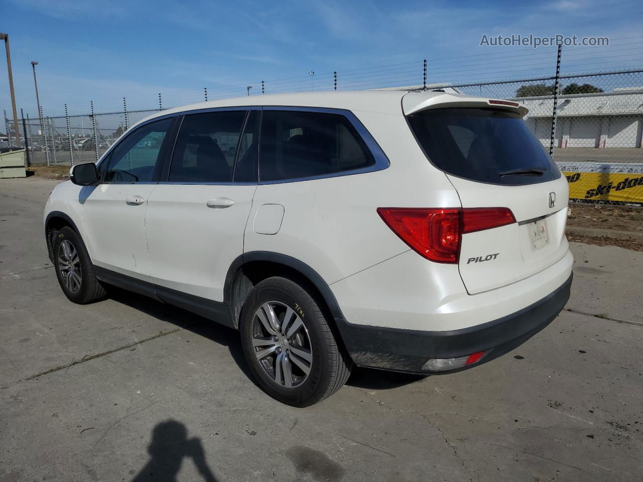 2016 Honda Pilot Exl White vin: 5FNYF6H59GB016908