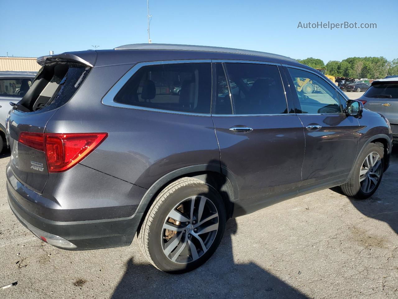 2017 Honda Pilot Touring Gray vin: 5FNYF6H90HB067850