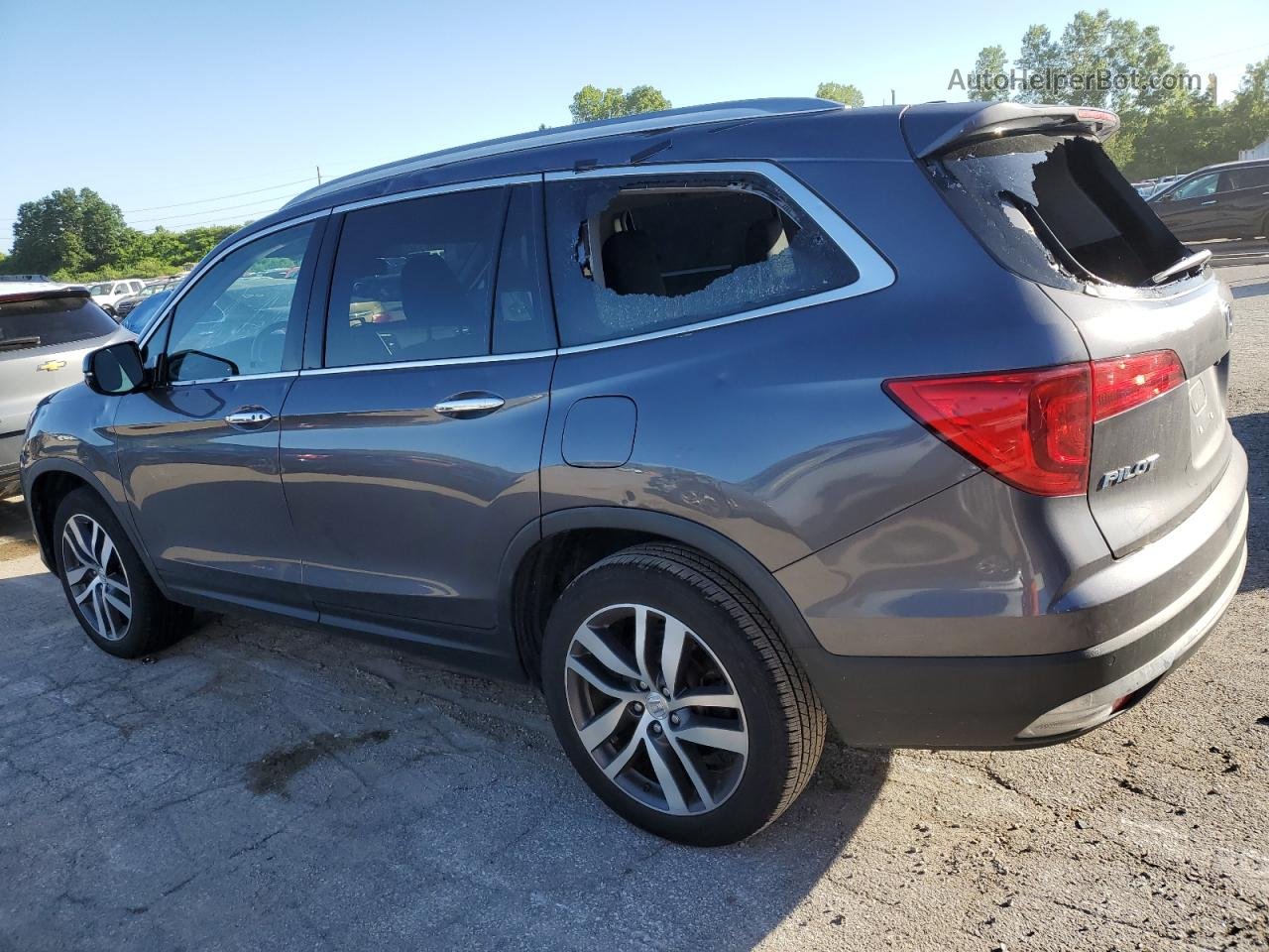 2017 Honda Pilot Touring Gray vin: 5FNYF6H90HB067850