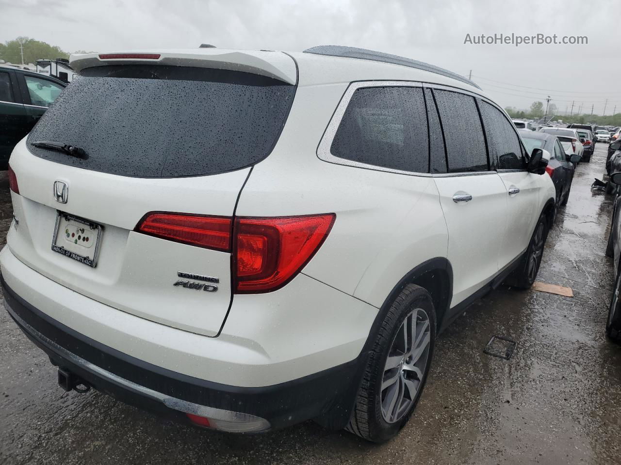 2016 Honda Pilot Touring White vin: 5FNYF6H91GB034175