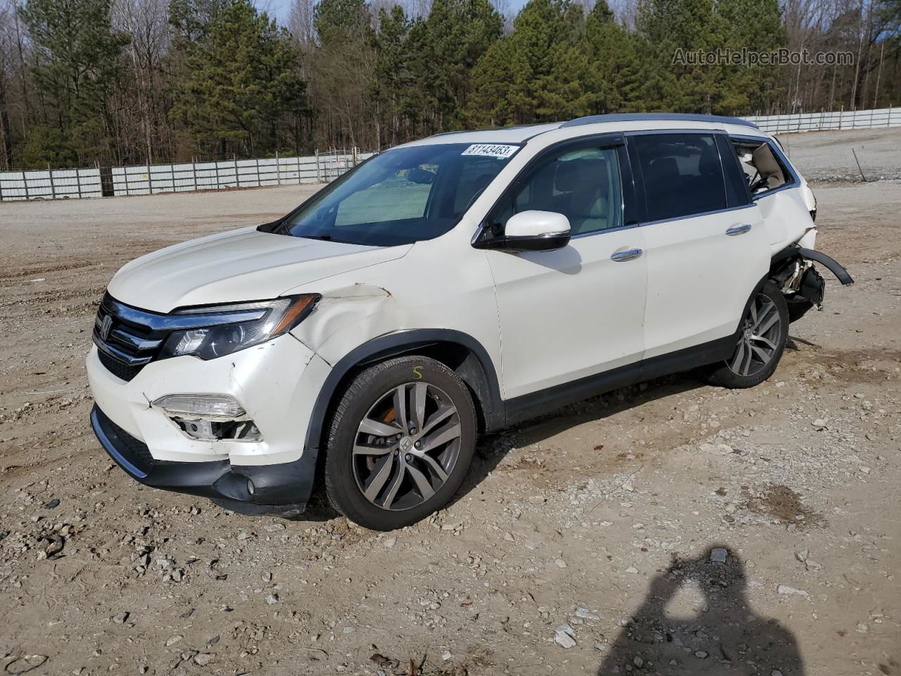 2016 Honda Pilot Touring White vin: 5FNYF6H91GB069895