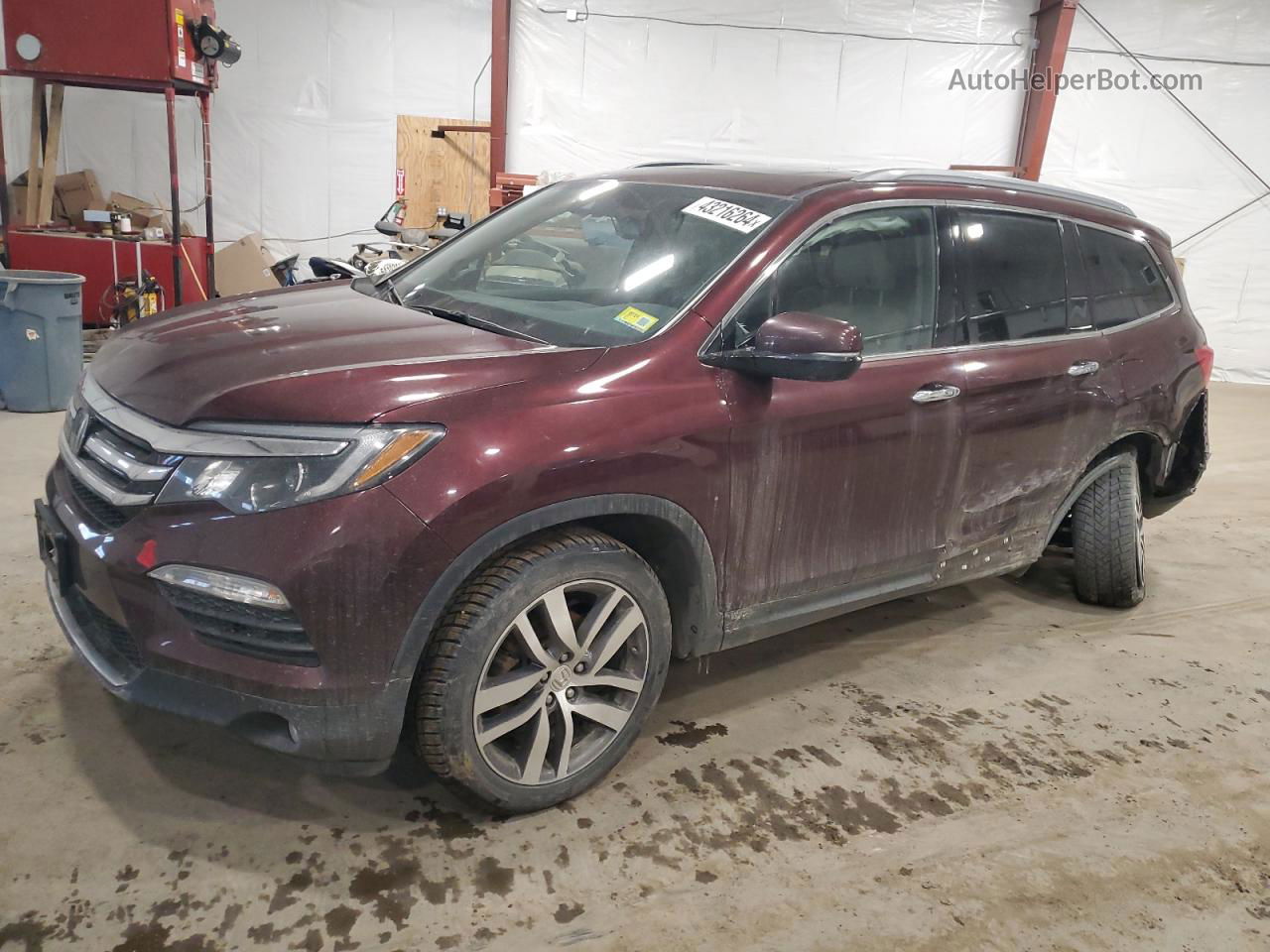 2017 Honda Pilot Touring Burgundy vin: 5FNYF6H91HB077609