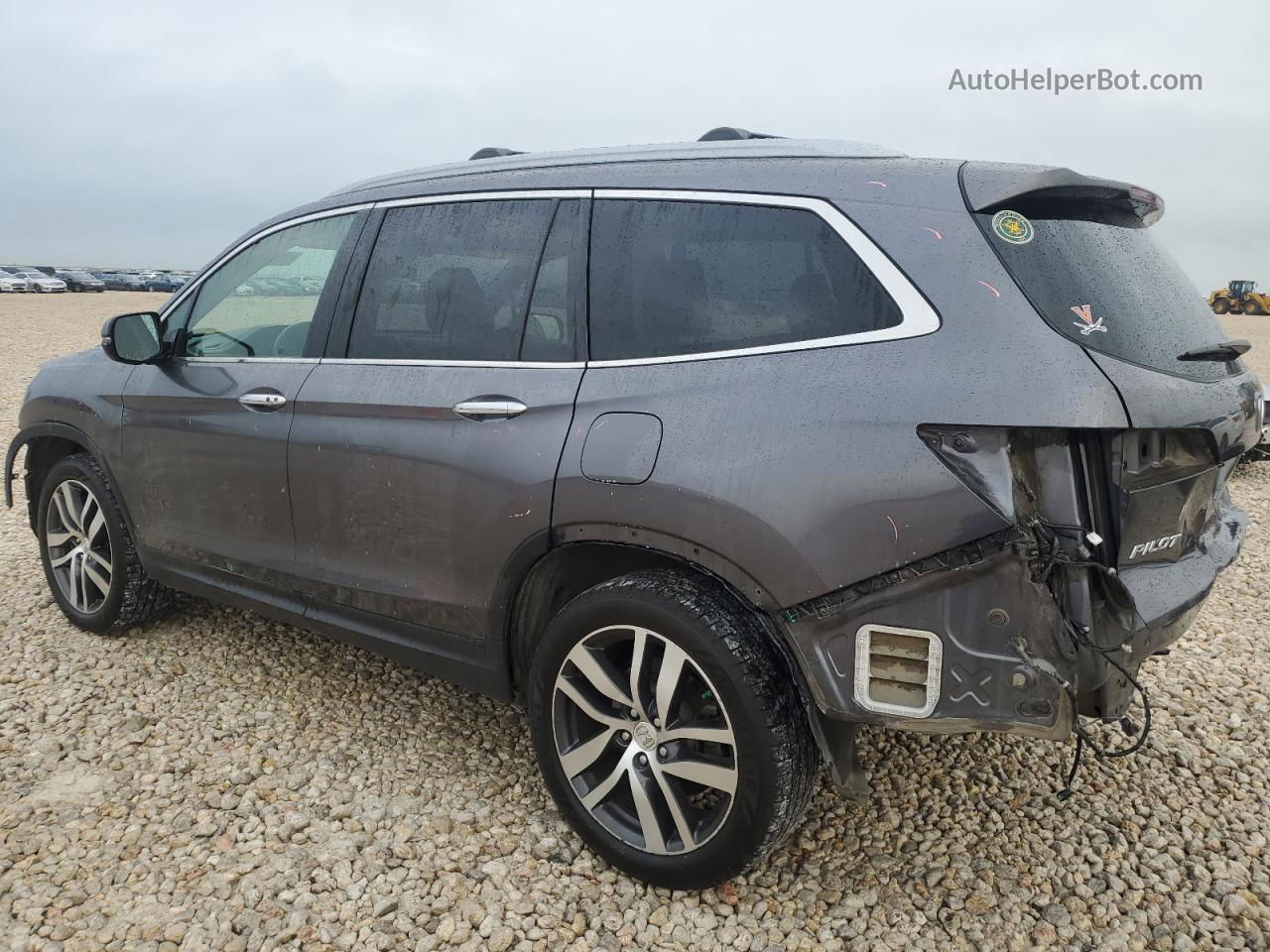 2017 Honda Pilot Touring Gray vin: 5FNYF6H92HB007360