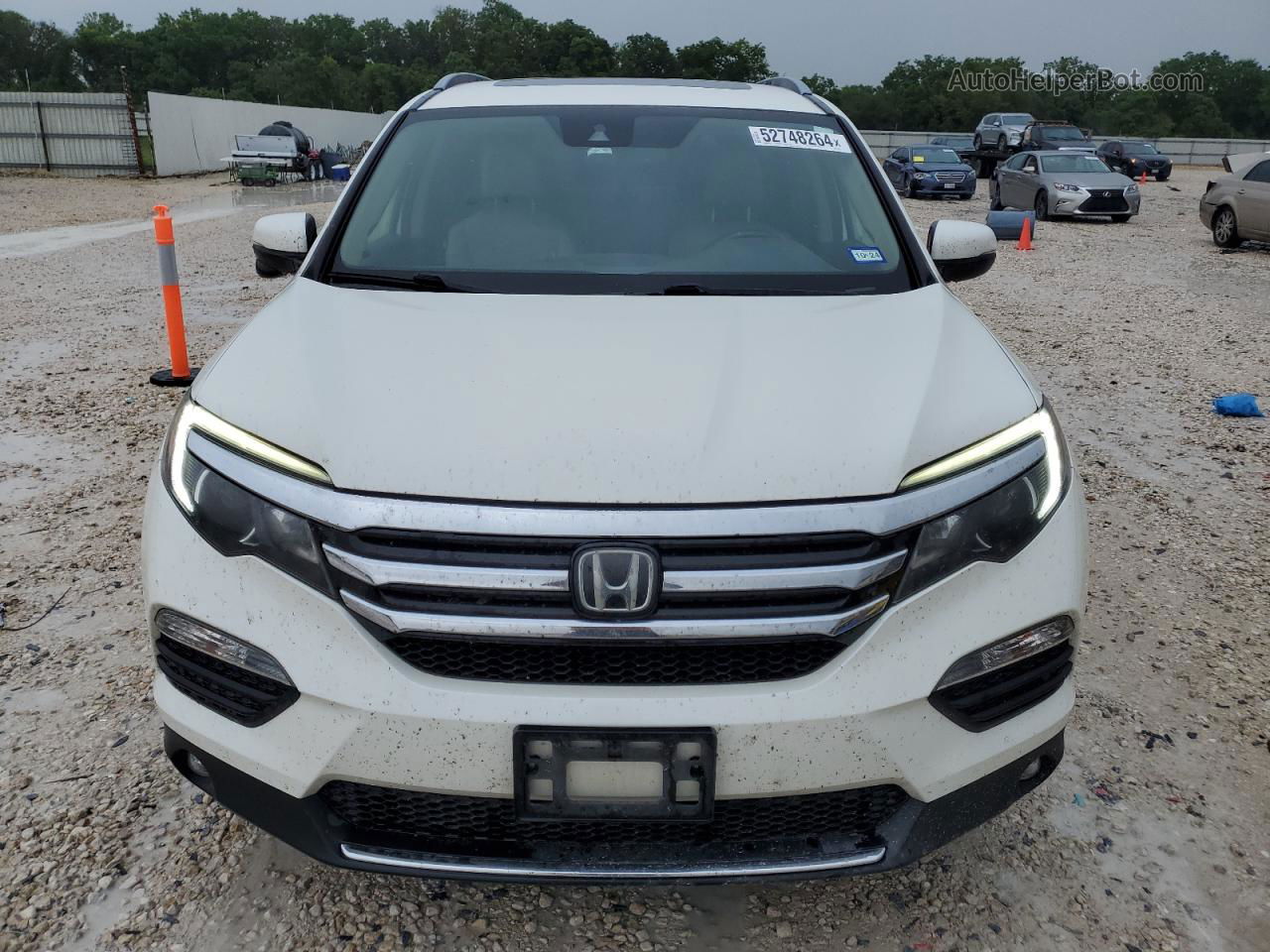 2017 Honda Pilot Touring White vin: 5FNYF6H92HB077084