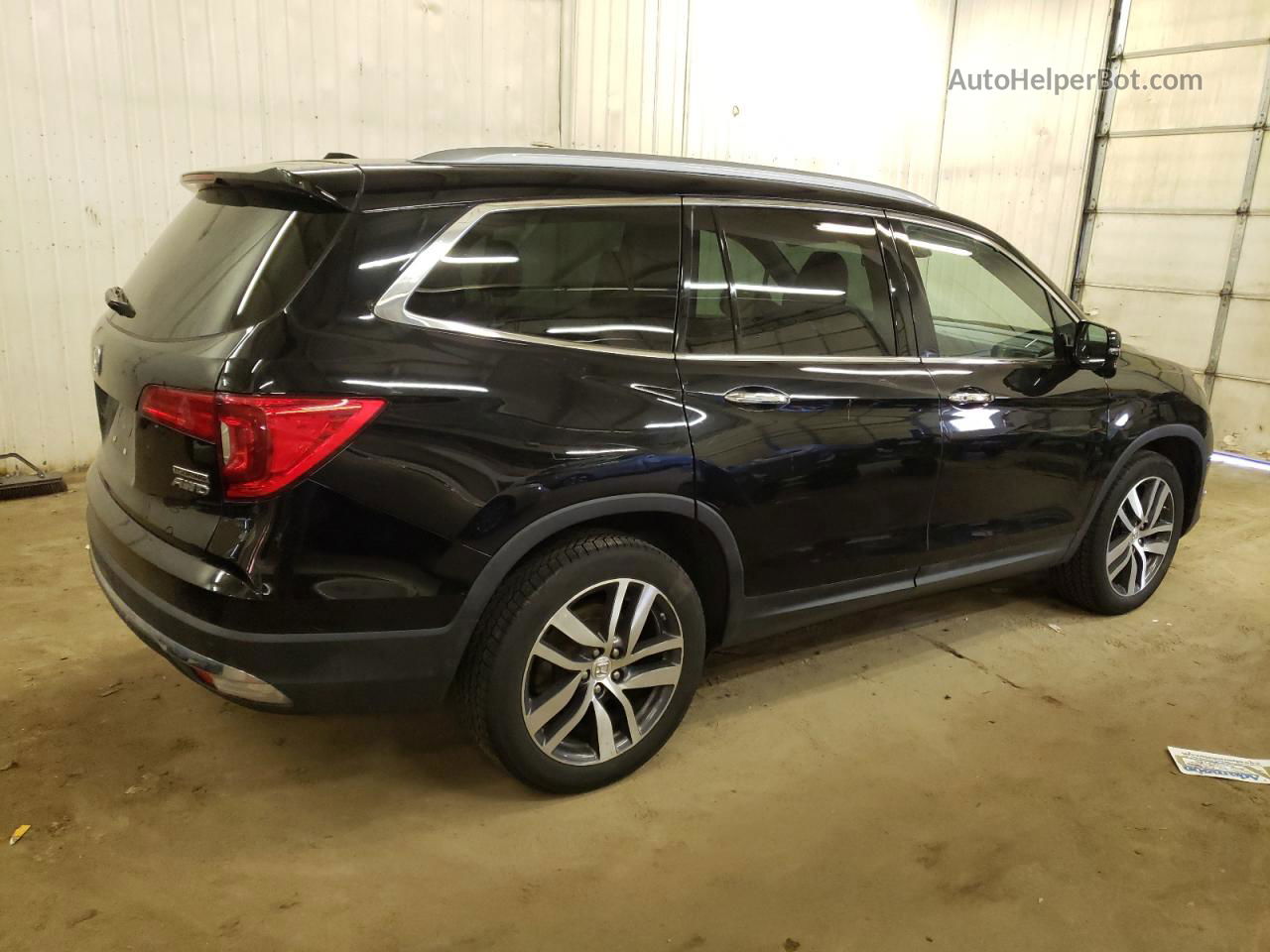 2017 Honda Pilot Touring Black vin: 5FNYF6H92HB096587