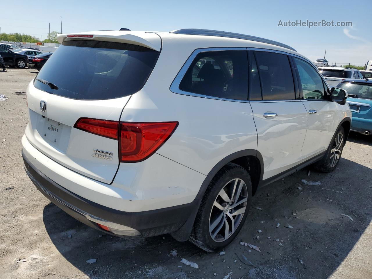 2016 Honda Pilot Touring White vin: 5FNYF6H93GB024067