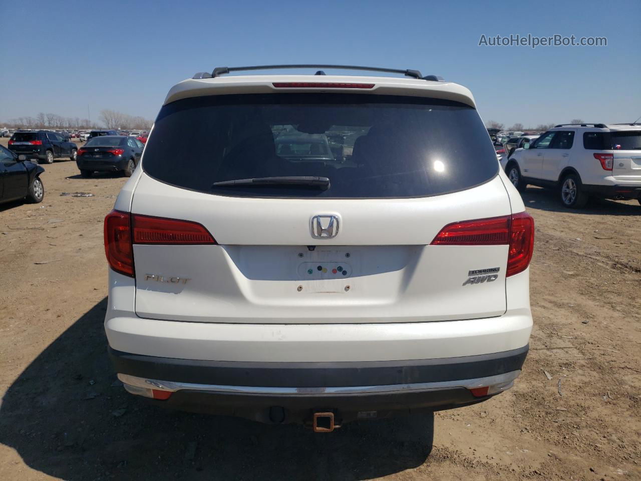 2016 Honda Pilot Touring White vin: 5FNYF6H93GB025820