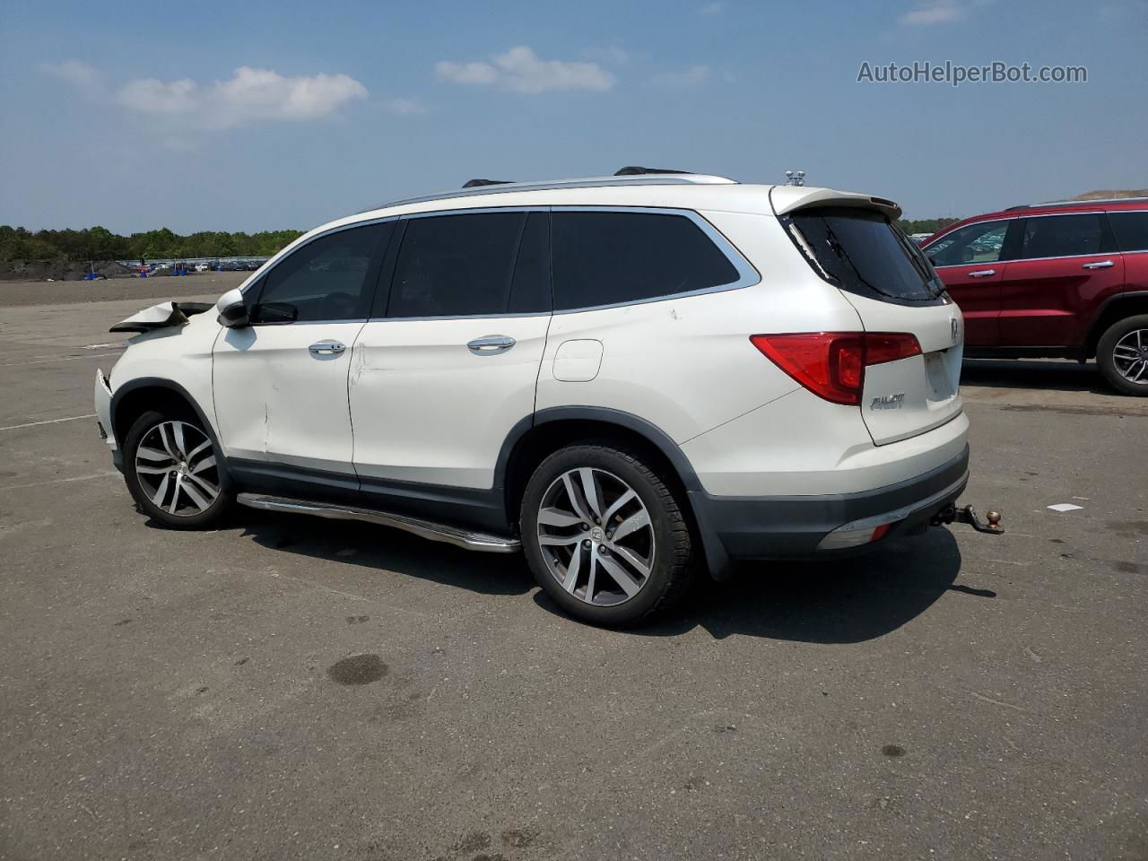 2016 Honda Pilot Touring White vin: 5FNYF6H93GB025834