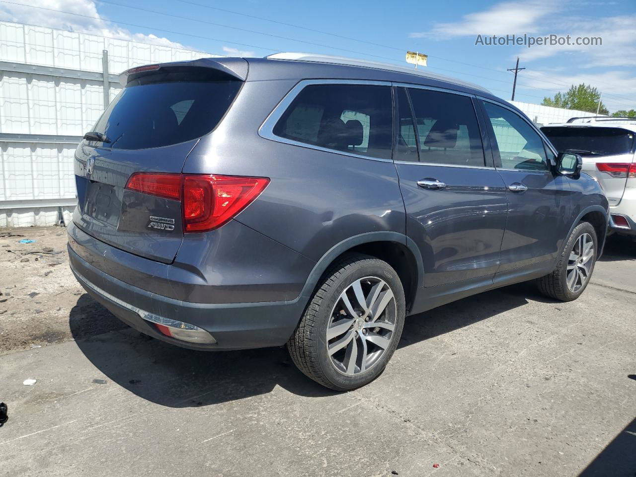 2017 Honda Pilot Touring Gray vin: 5FNYF6H93HB009988