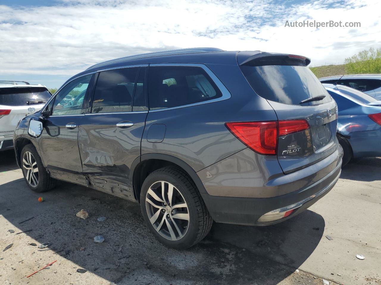 2017 Honda Pilot Touring Gray vin: 5FNYF6H93HB009988