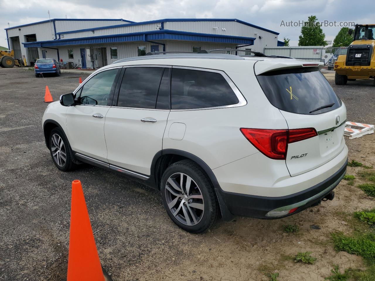 2016 Honda Pilot Touring White vin: 5FNYF6H94GB109970