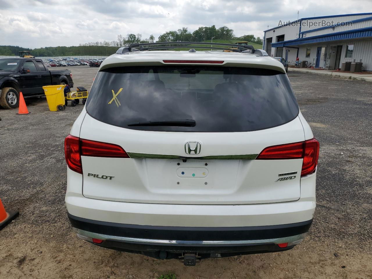 2016 Honda Pilot Touring White vin: 5FNYF6H94GB109970