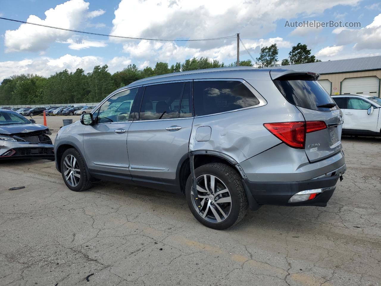 2017 Honda Pilot Touring Silver vin: 5FNYF6H94HB011913