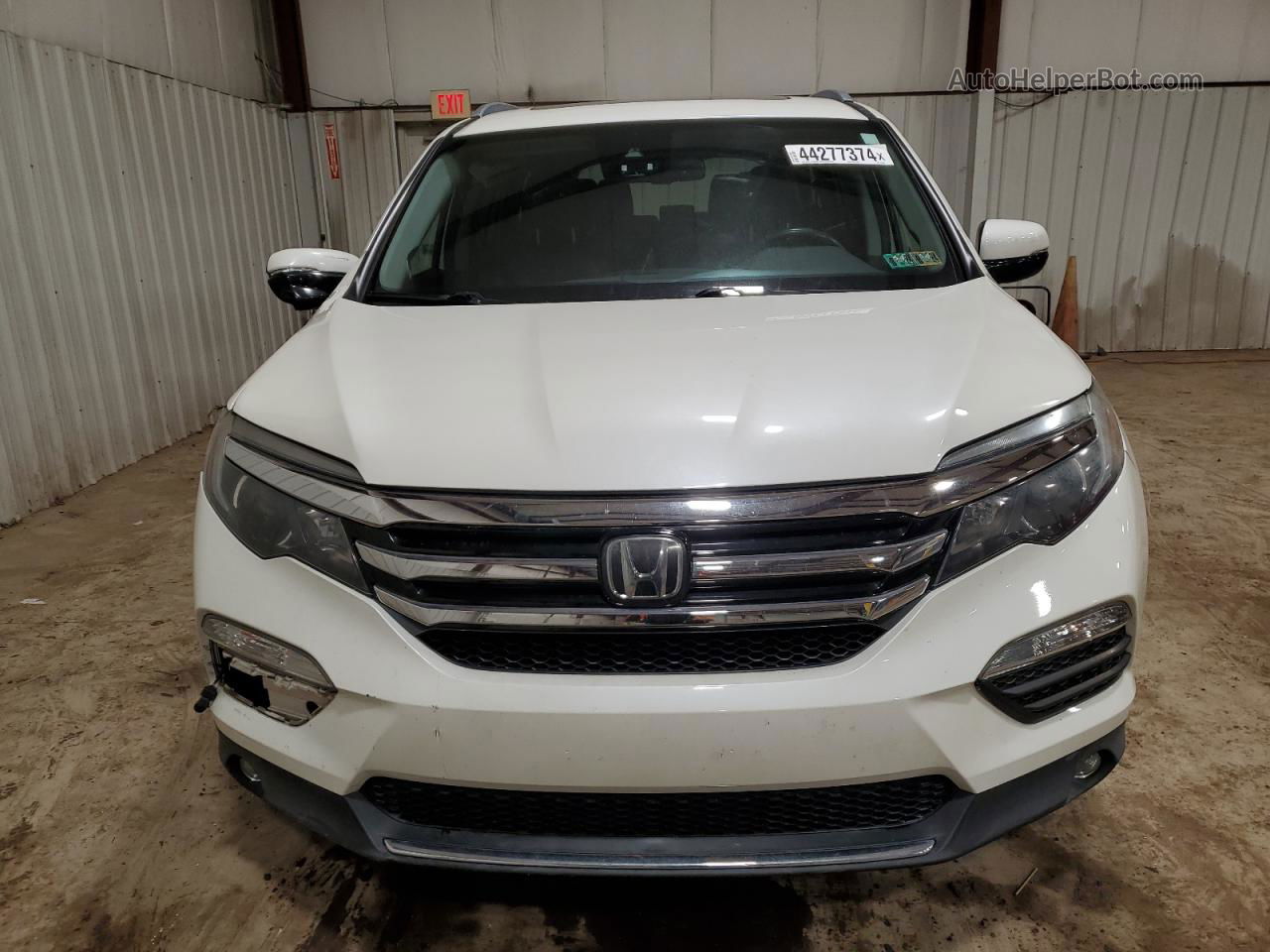 2017 Honda Pilot Touring White vin: 5FNYF6H94HB014360