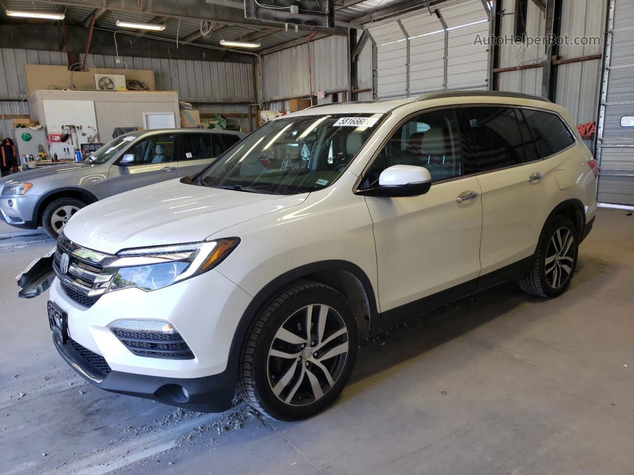 2016 Honda Pilot Touring White vin: 5FNYF6H97GB066614