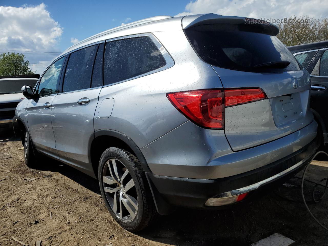 2017 Honda Pilot Touring Silver vin: 5FNYF6H98HB004382