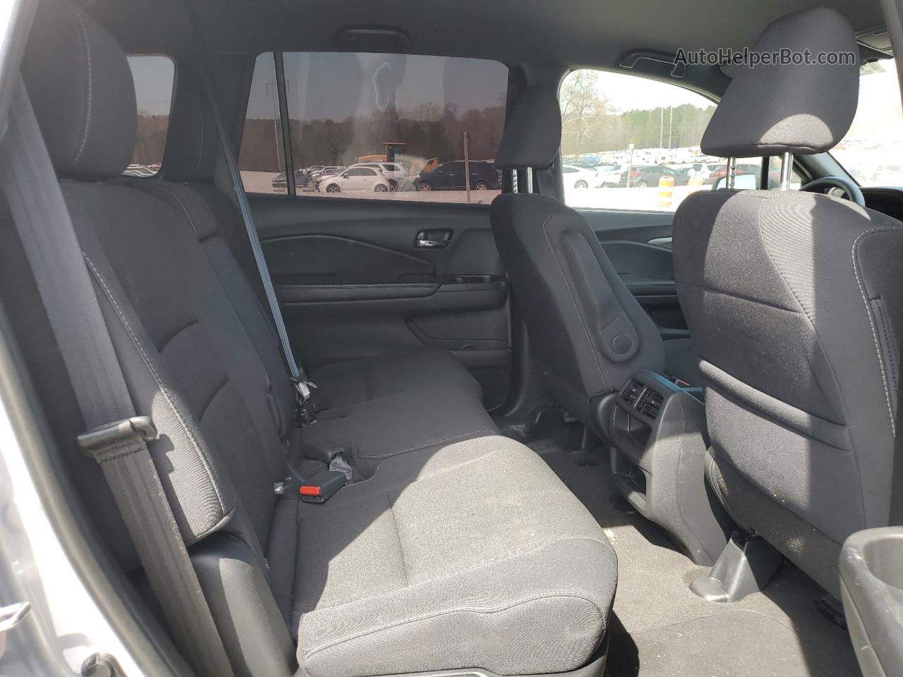 2019 Honda Passport Sport Silver vin: 5FNYF7H26KB005286