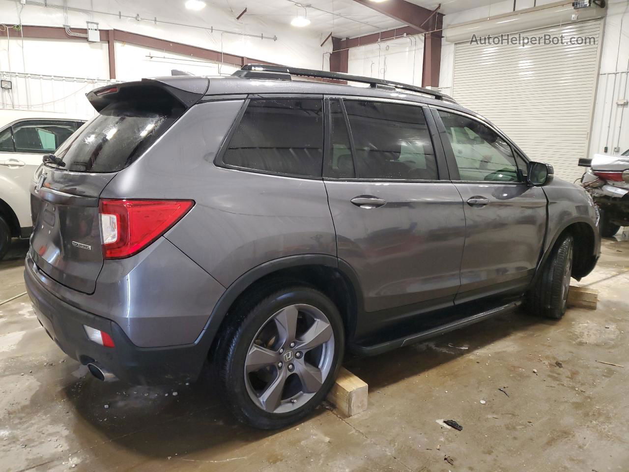 2019 Honda Passport Touring Gray vin: 5FNYF7H93KB001483