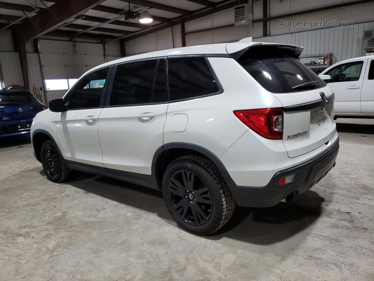 2019 Honda Passport Sport White vin: 5FNYF8H27KB017467