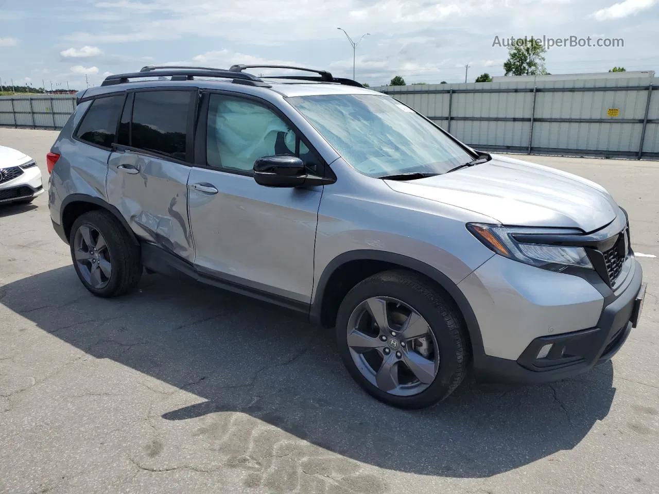 2019 Honda Passport Touring Silver vin: 5FNYF8H93KB024414