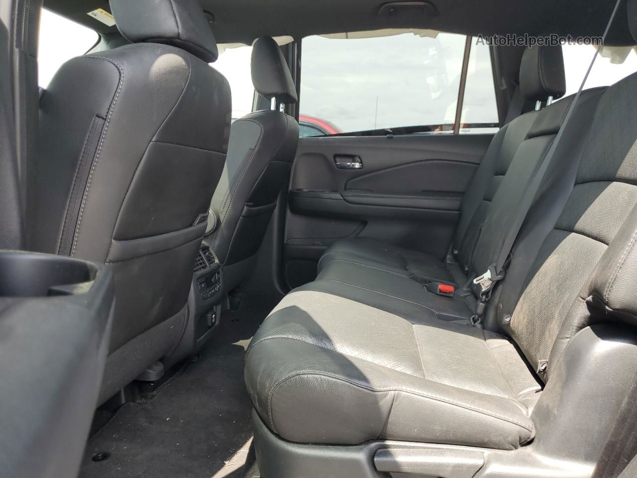 2019 Honda Passport Touring Silver vin: 5FNYF8H93KB024414